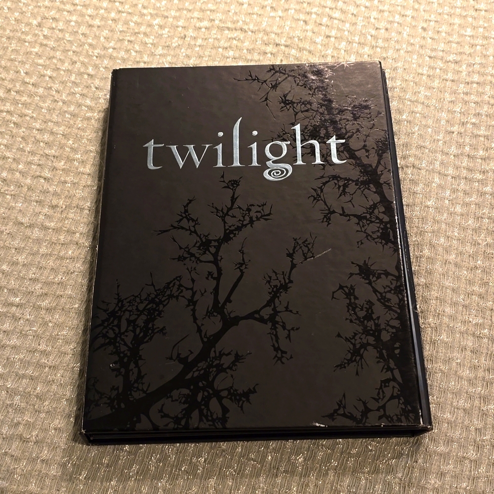 Twilight Movie DVD Collectors Gift Set With 2 Discs 10 Cards 2008